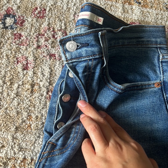 Levi’s Wedgie Straight - Picture 9 of 9